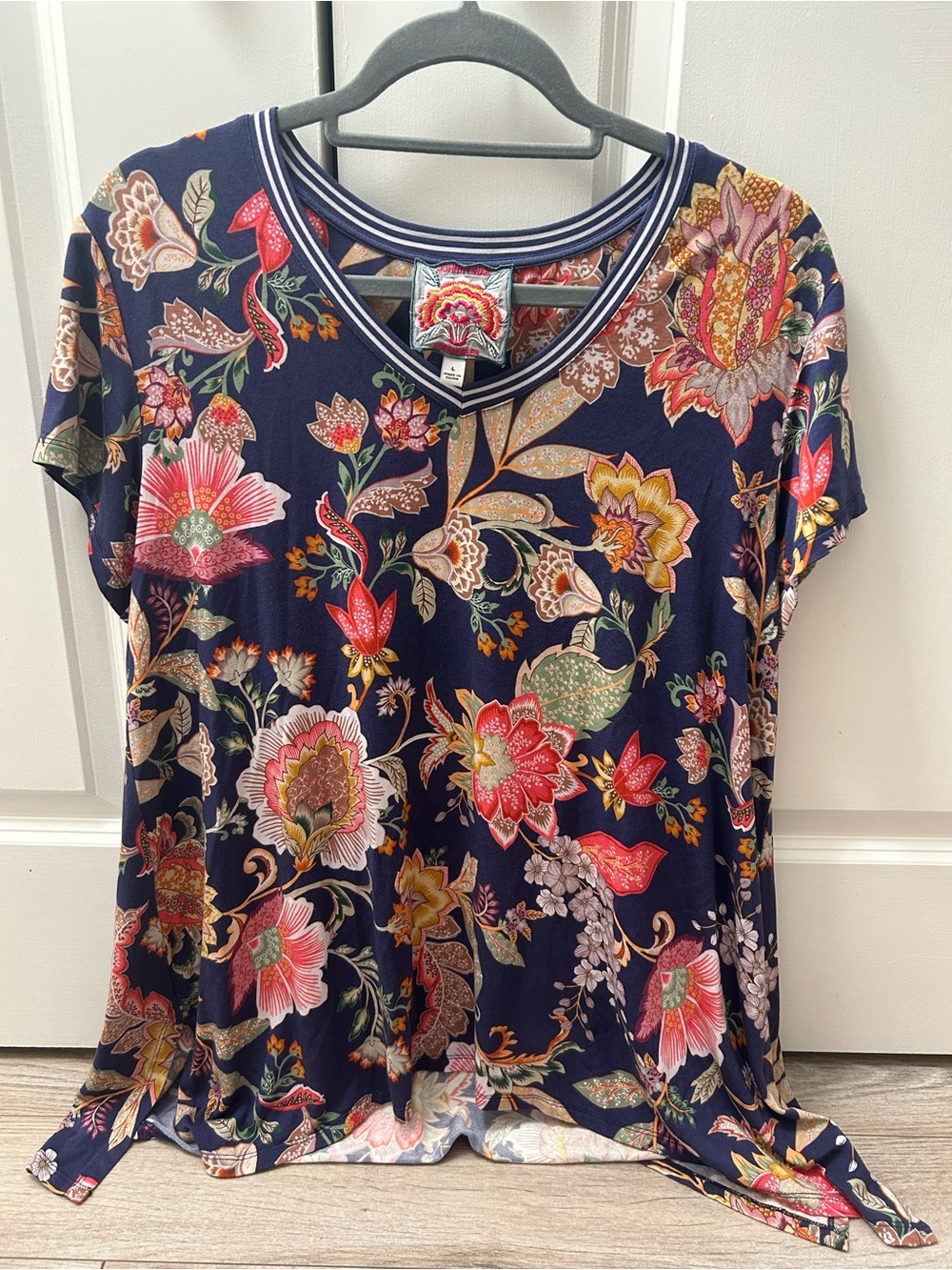 Johnny Was The Janie Favorite Drape Tunic Vivienne Vo Navy Floral V-Neck Large - Picture 6 of 14
